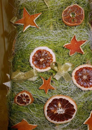 dekorace z pomerančové kůry a sušené plátky