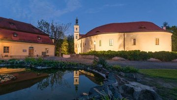 Středočeské muzeum sídlí na zámku v Roztokách