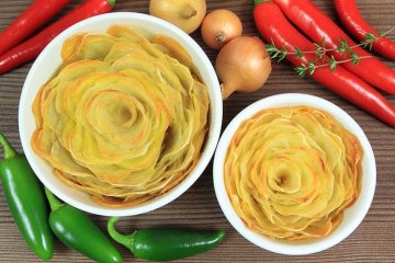 bramborové růže připravené v zapékacích miskách